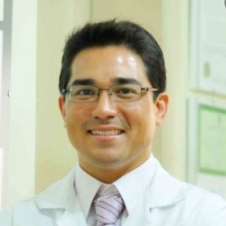 Dr. Leonardo Higashi